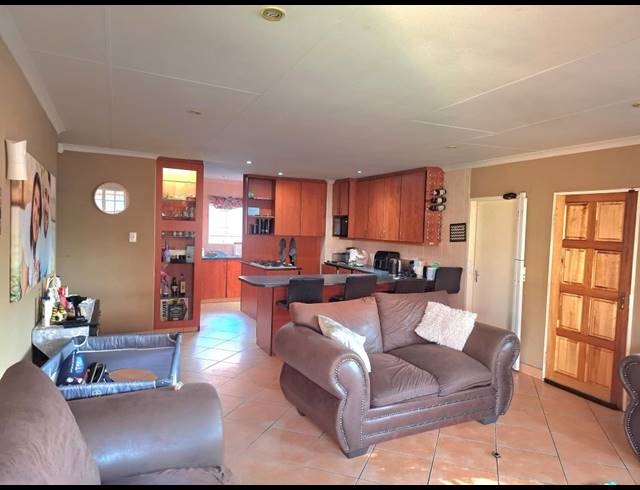 3 BEDROOM SECTIONAL TITLE FOR SALE IN EIKE PARK
